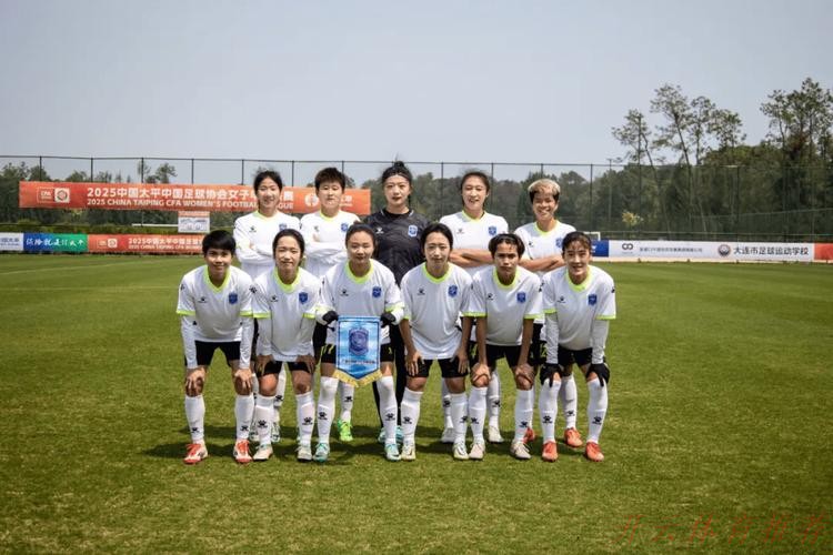 开云体育链接：广西平果呗侬女足夺得2025女甲联赛冠军 与四川女足携手升超