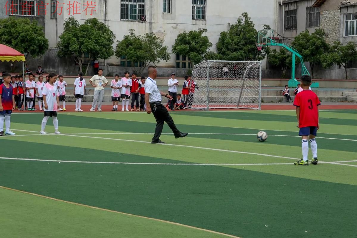 “草根足球日”黔东南站启动，儿童安全保护培训先行